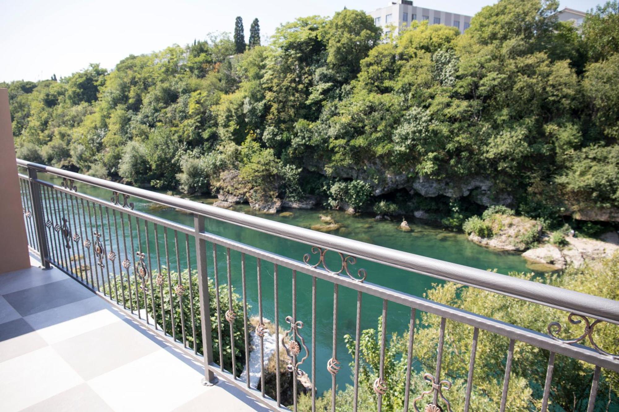 Kovac Riverfront Apartments Mostar Exteriör bild